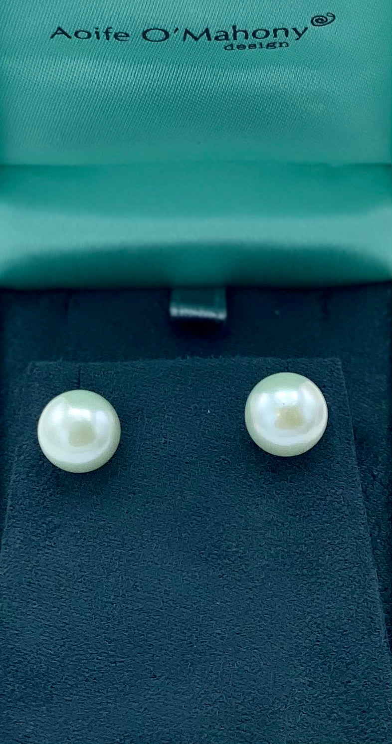 Pearl Stud Earrings 9mm
