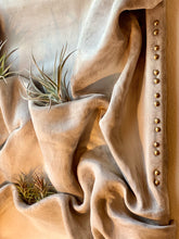 Load image into Gallery viewer, Textured Concrete Air Plant Holder